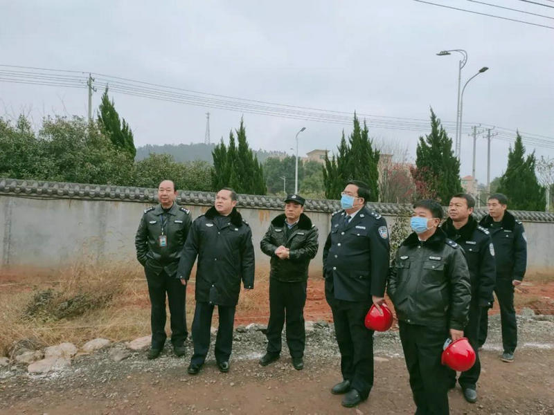 钟艺兵在桂阳监狱查看监狱改扩建工程建设情况